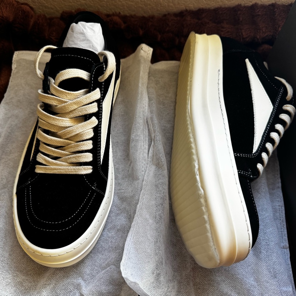 Rick Owens Strobe Vintage Low
Black Suede